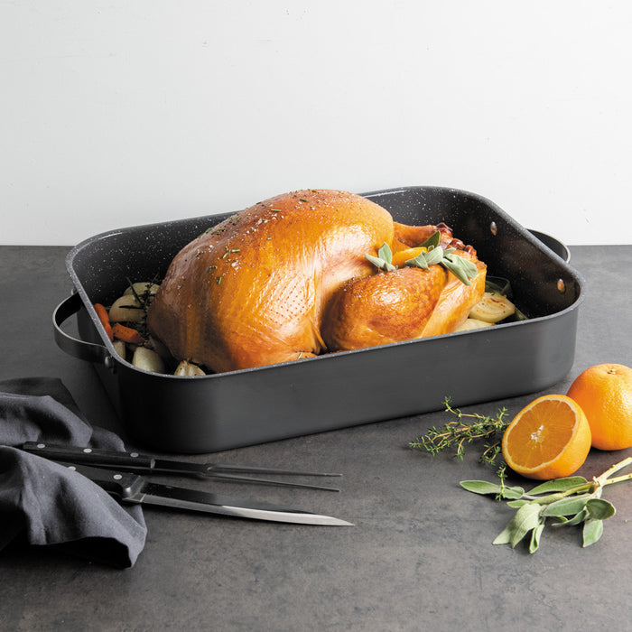 Roast turkey and vegetables in the Verde Grand Roaster