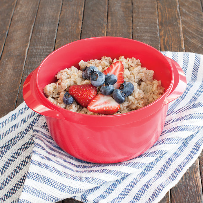 Oatmeal with strawberries and blueberries in the multi boiler